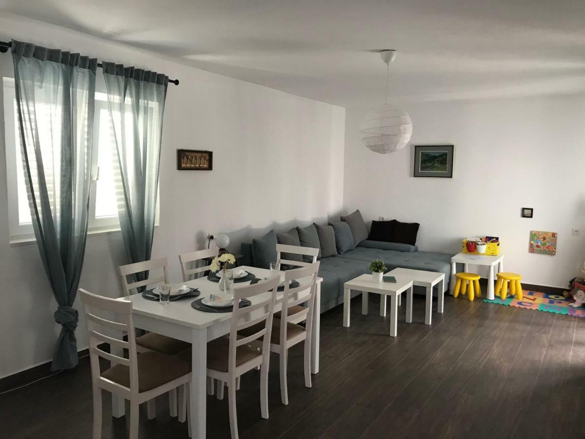 Beach House Black Olive Villa Slatine Exterior foto